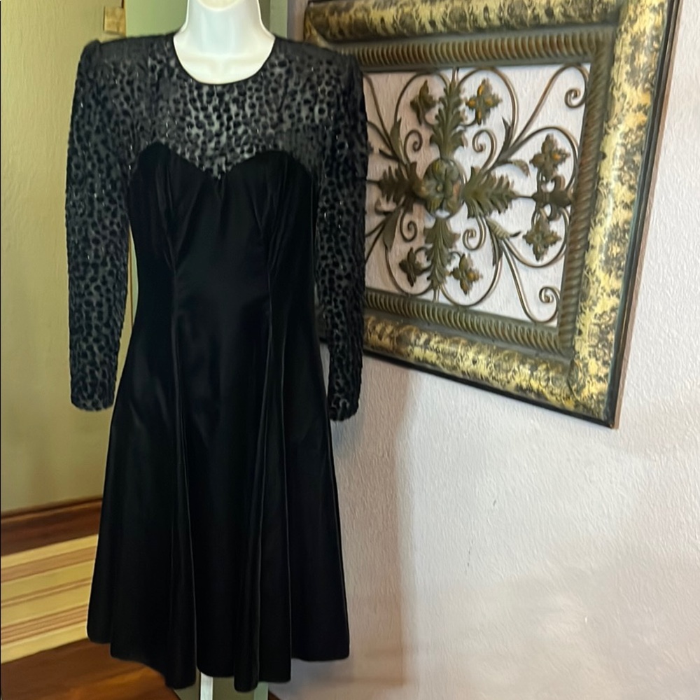 VTG Niki Elegant Dress Black Velvet Long Sleeve with Sheer Cut outs -luxury Sz 8